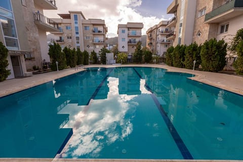 Property building, Day, Pool view, Swimming pool, sunbed