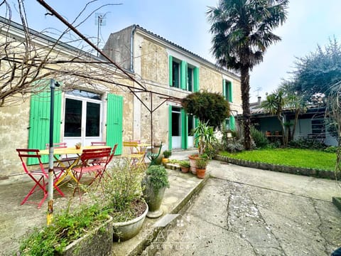 Property building, Patio, Spring, Day, Garden, Garden, Garden view
