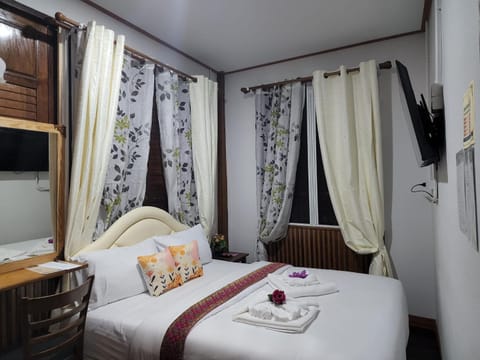 TV and multimedia, Photo of the whole room, Bedroom, towels