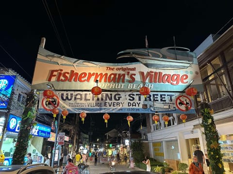 Night, Neighbourhood, Evening entertainment, Location