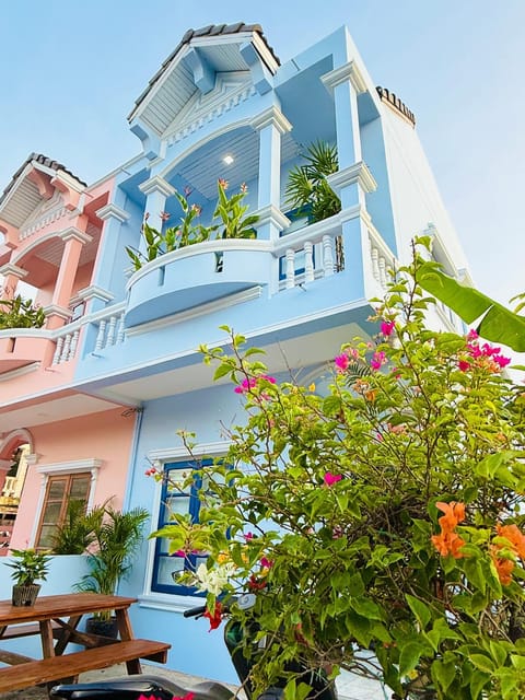 Property building, Day, Garden, View (from property/room), Balcony/Terrace, Garden view