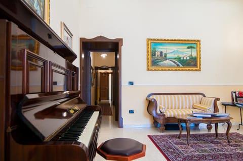 Communal lounge/ TV room
