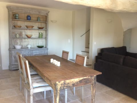 Seating area, Dining area