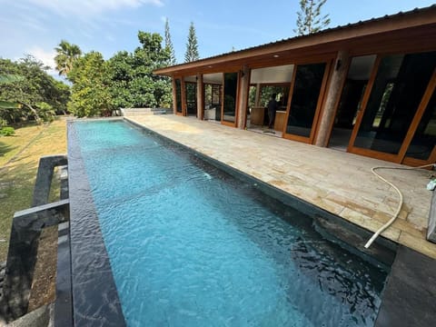 Swimming pool, Swimming pool