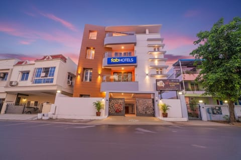 Property building, Day