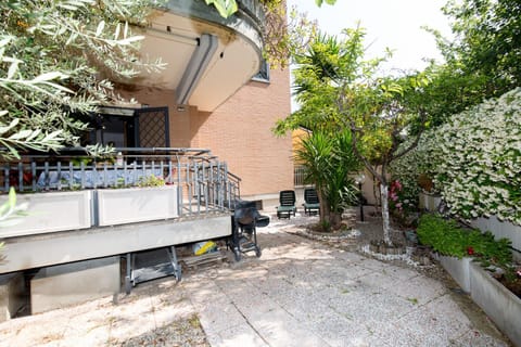 La Casetta di Giò with Private Garden Apartment in Rome