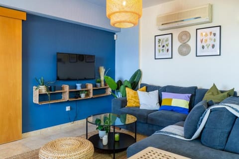 TV and multimedia, Living room, Decorative detail, Seating area, air conditioner
