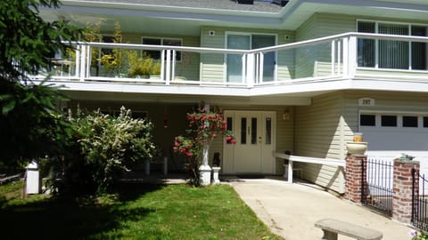 Property building, Facade/entrance, On site