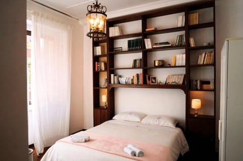 Bed, Library, Photo of the whole room, Bedroom, towels, wardrobe
