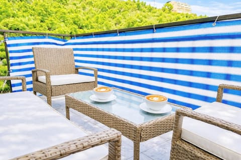 Balcony/Terrace, Lake view, Mountain view, Mountain view
