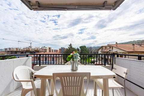 Balcony/Terrace, Living room, City view