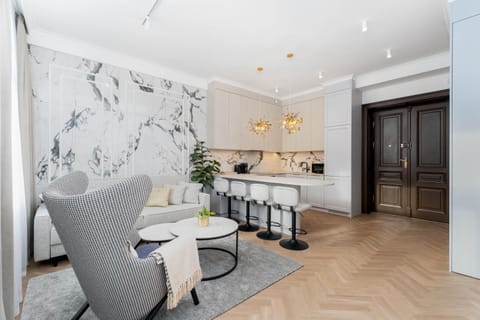 Kitchen or kitchenette, Seating area, Dining area