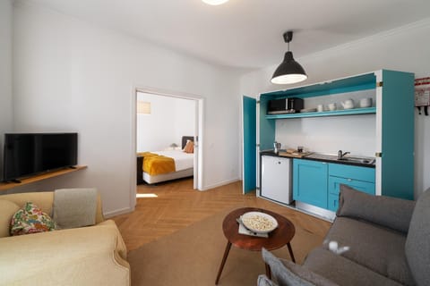 TV and multimedia, Kitchen or kitchenette, Living room, Seating area