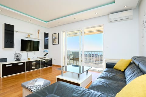 Communal lounge/ TV room, Living room, Evening entertainment, Sea view, air conditioner