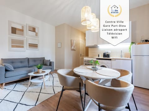 Kitchen or kitchenette, Living room, Seating area, Dining area, oven, washing machine