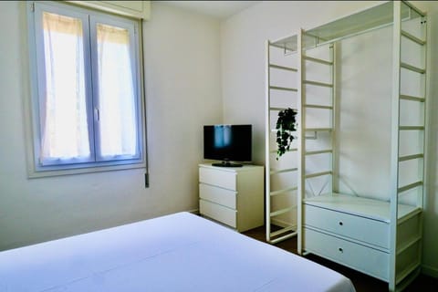 TV and multimedia, Bedroom, wardrobe