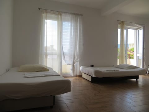 Photo of the whole room, City view