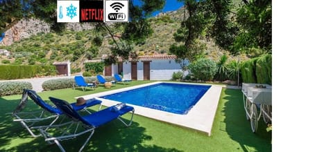 Alojamiento Rural Caminito del Rey Country House in Valle del Guadalhorce