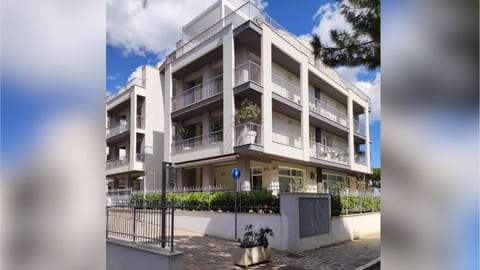 Property building, Day, Location