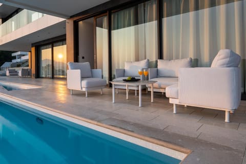 Balcony/Terrace, Seating area, Swimming pool