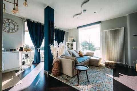 Kitchen or kitchenette, Living room, Seating area