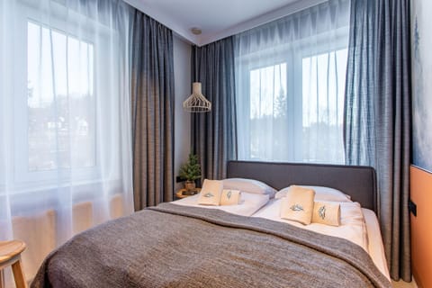 Bed, Photo of the whole room, towels