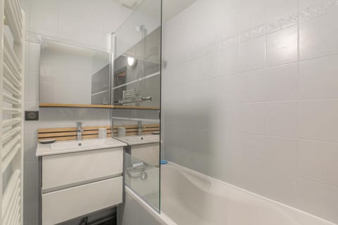 Shower, Bathroom, Bath