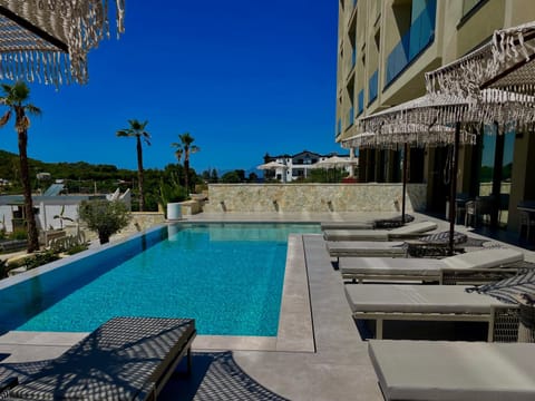 Property building, Swimming pool