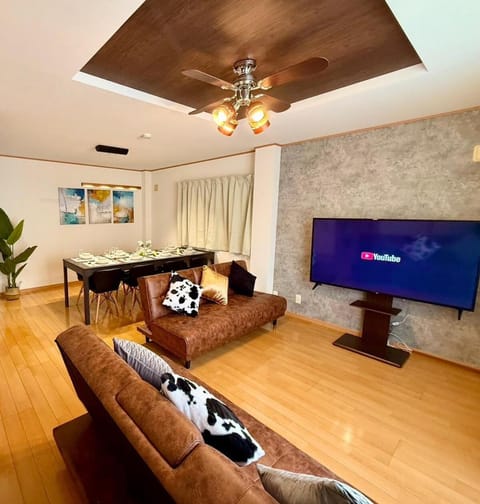 Communal lounge/ TV room, TV and multimedia, Living room, Seating area