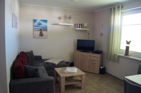 Communal lounge/ TV room, TV and multimedia, Living room, Seating area