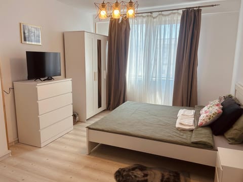 Bed, TV and multimedia, Photo of the whole room, Evening entertainment, Bedroom, towels, wardrobe
