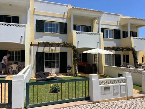 Property building, Facade/entrance, Off site