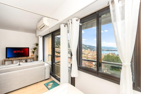 TV and multimedia, View (from property/room), Balcony/Terrace, Living room, Sea view, air conditioner