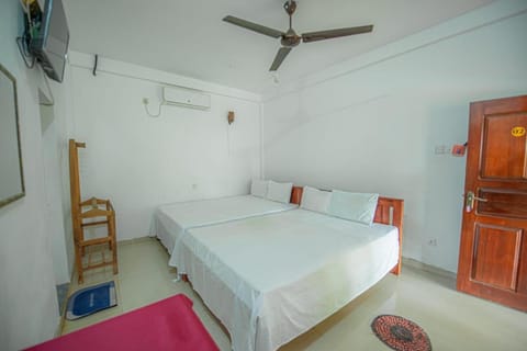 Bed, Photo of the whole room, Bedroom, air conditioner