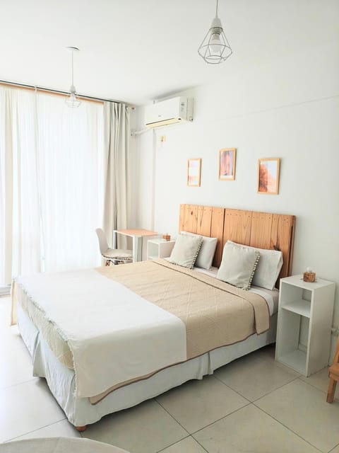 Bed, Bedroom, air conditioner