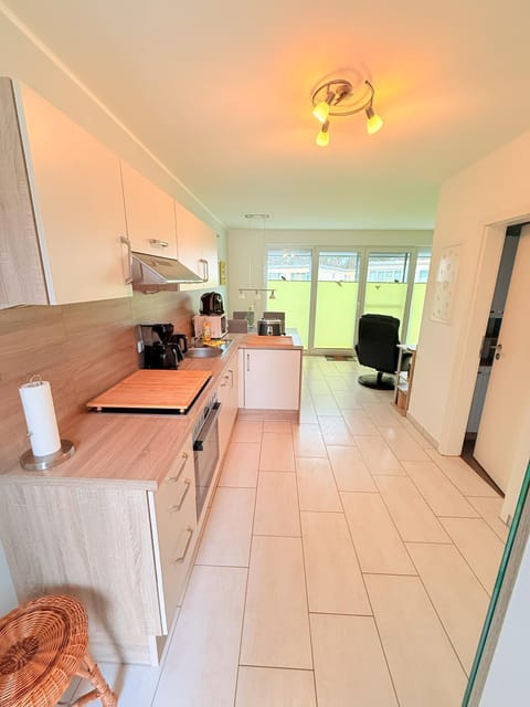 Kitchen or kitchenette, dishwasher, stove