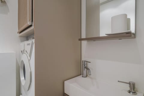 Bathroom, washing machine