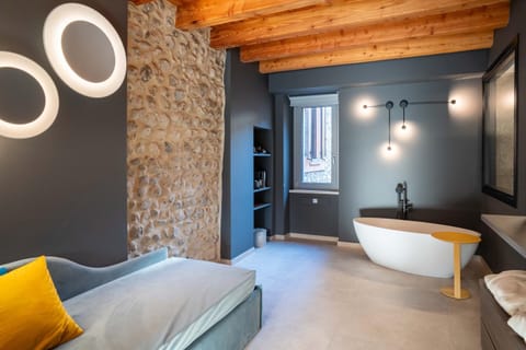 Bed, Living room, Photo of the whole room, Seating area, Bedroom, Bath