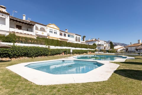 Solarium, Pool view, Swimming pool, sunbed