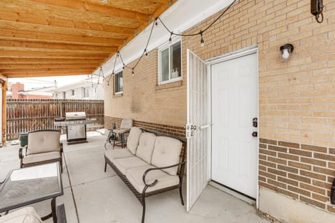 8 Mi to Dtwn Denver Haven with Patio and Yard! Apartment in Thornton