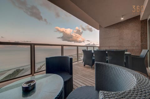Natural landscape, View (from property/room), Balcony/Terrace, Living room, Sea view