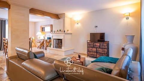 TV and multimedia, Living room, fireplace