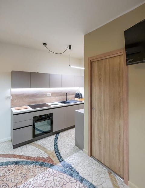 TV and multimedia, Kitchen or kitchenette, oven, stove