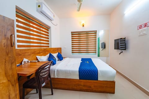 Bed, TV and multimedia, Photo of the whole room, Bedroom, air conditioner