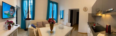 Kitchen or kitchenette, Living room, Seating area, kitchen