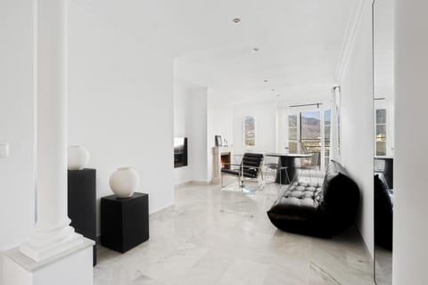 Communal lounge/ TV room, TV and multimedia, Living room, Seating area, Evening entertainment