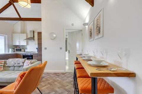 Kitchen or kitchenette, Living room, Seating area, Dining area, pet friendly, stove