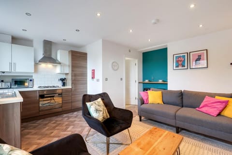 Kitchen or kitchenette, Living room, Seating area, Dining area, minibar, pet friendly, stove