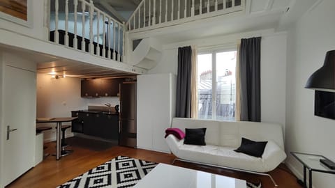 TV and multimedia, Kitchen or kitchenette, Living room