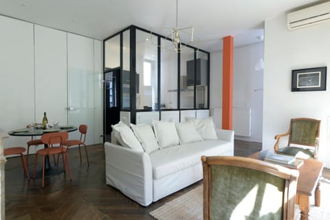 Living room, Seating area, Dining area, air conditioner